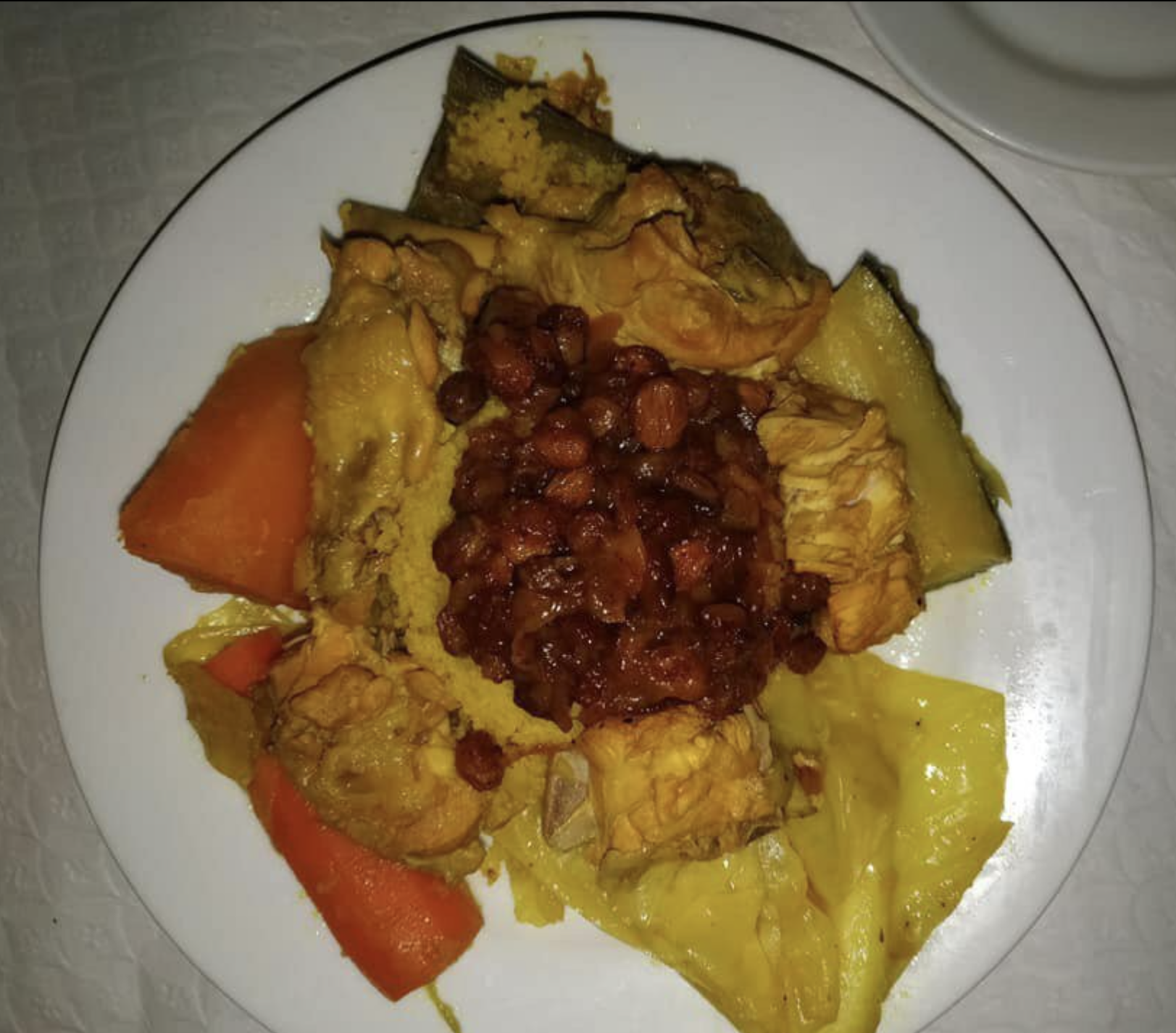 Cous cous de pollo y verduras con cebolla caramelizada Casa Moha Punta Umbría comida marroquí y mediterránea